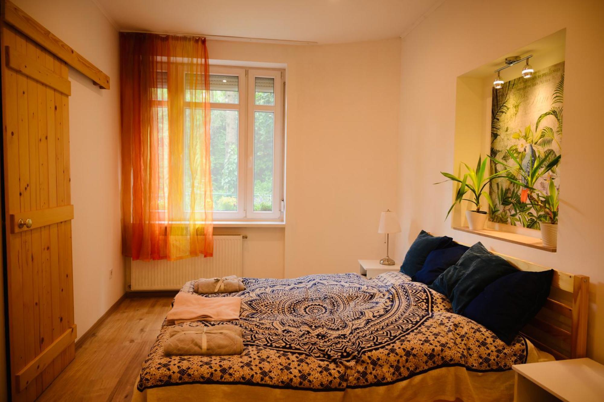 דירה Cozy Hillside In With Patio *