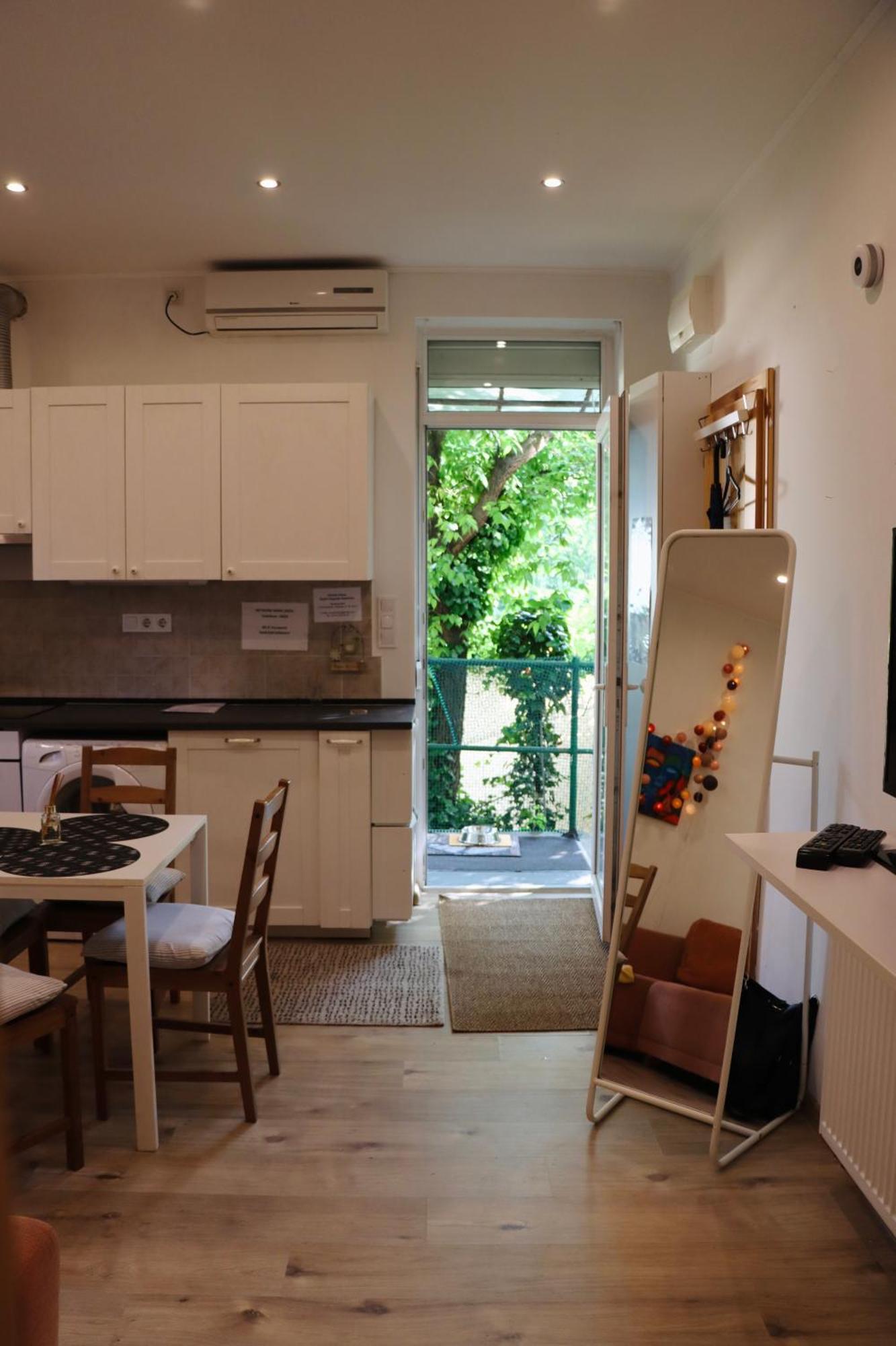 דירה Cozy Hillside In With Patio *